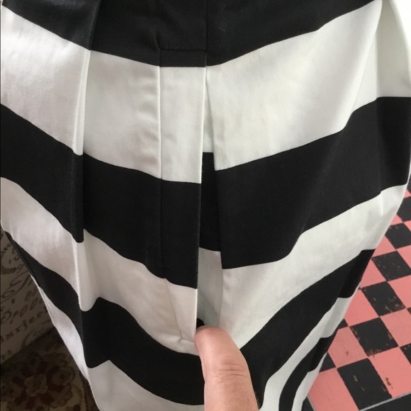 Box Pleat Skirt Sz 4 - Picture 3 of 5